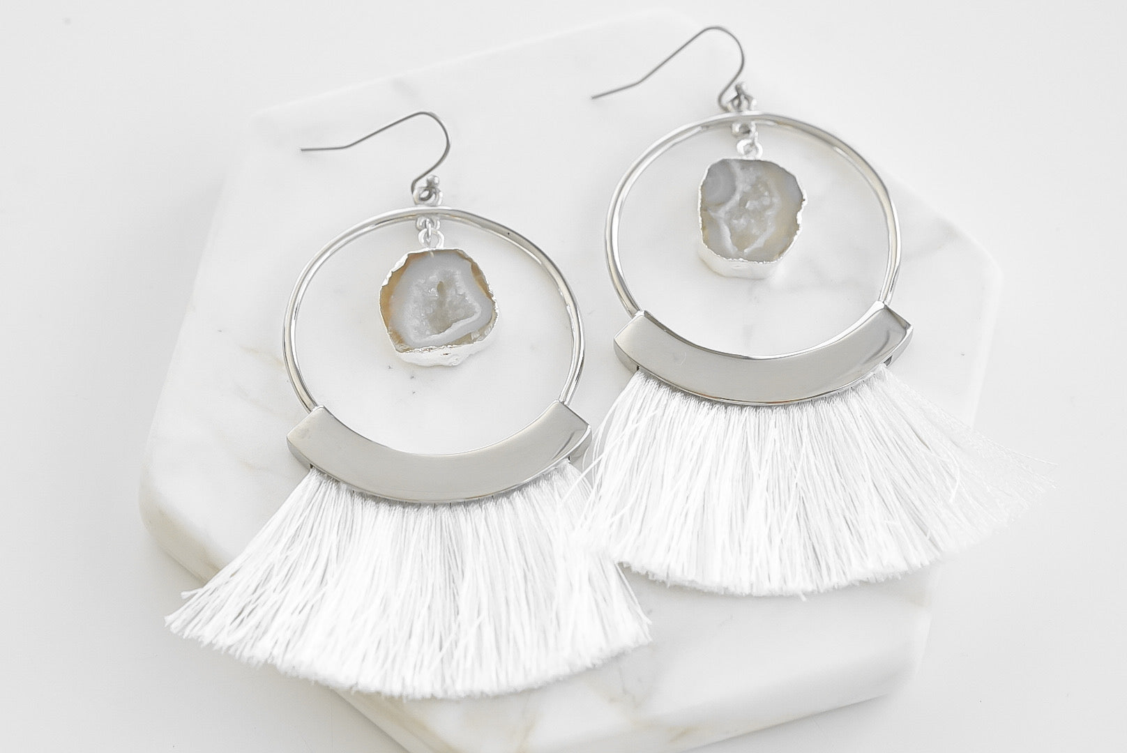 Collection Agate - Boucles d'oreilles à franges en argent cendré, bijoux de créateur raffinés pour hommes et femmes