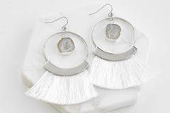 Collezione Agata - Orecchini con frange in argento cenere, raffinati gioielli di design per uomini e donne