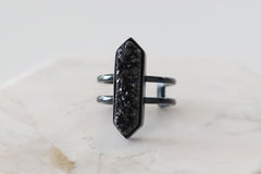 Collection Bangle - Bague Quartz Black Magna Raven, bijoux de créateur raffinés pour hommes et femmes