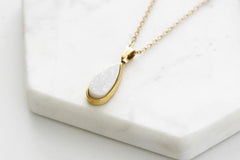 Druzy Collection - Petite Quartz Drop Necklace fina designersmycken för män och kvinnor