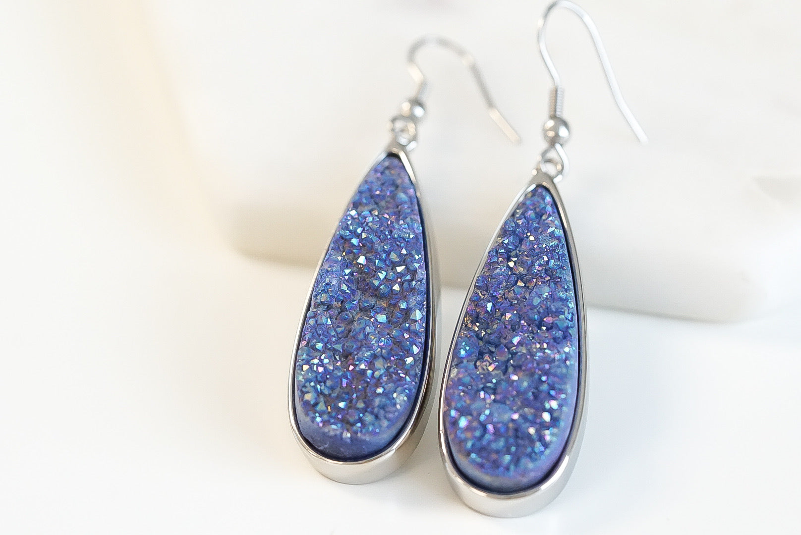 Collection Druzy - Boucles d'oreilles pendantes à quartz en denim argenté, bijoux de créateur raffinés pour hommes et femmes