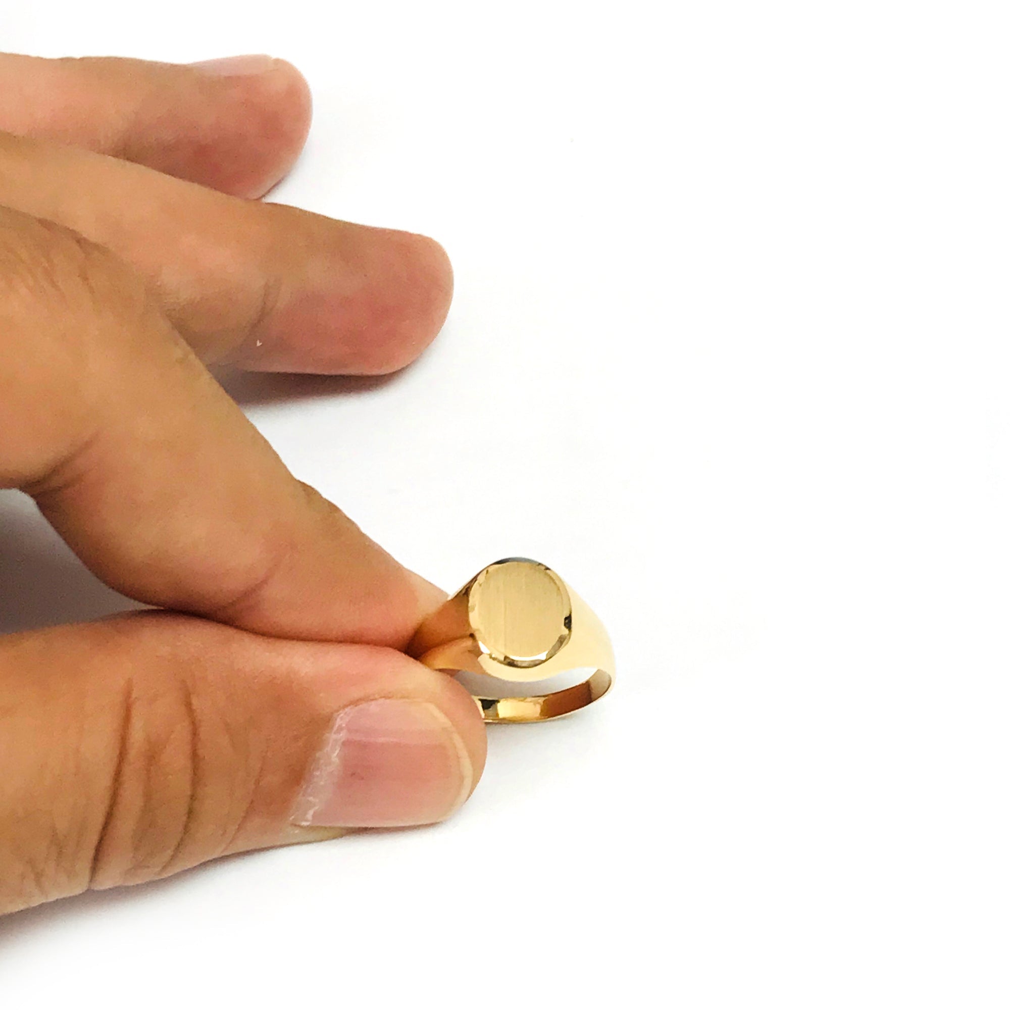 14k Yellow Gold Oval Disc Signet Womens Ring, 7 - JewelryAffairs