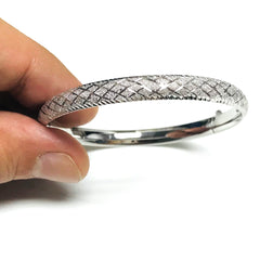 14k White Gold Sparkle And Diamond Shape Pattern Bangle Bracelet, 7"