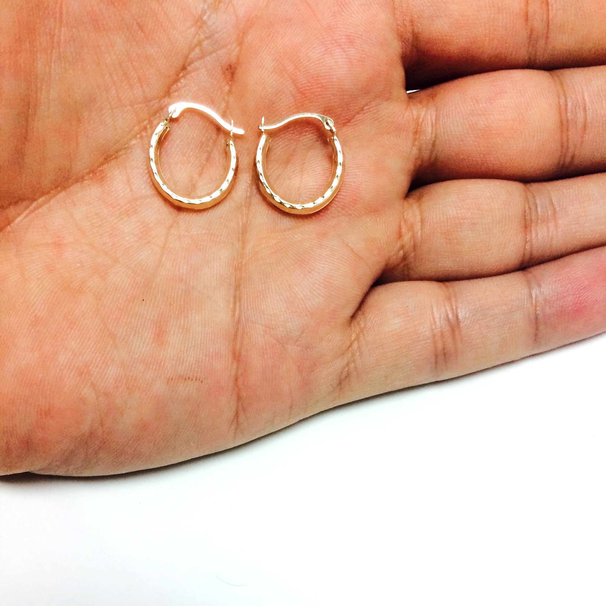 10 k gult guld glänsande diamantslipade runda bågeörhängen, diameter 15 mm fina designersmycken för män och kvinnor