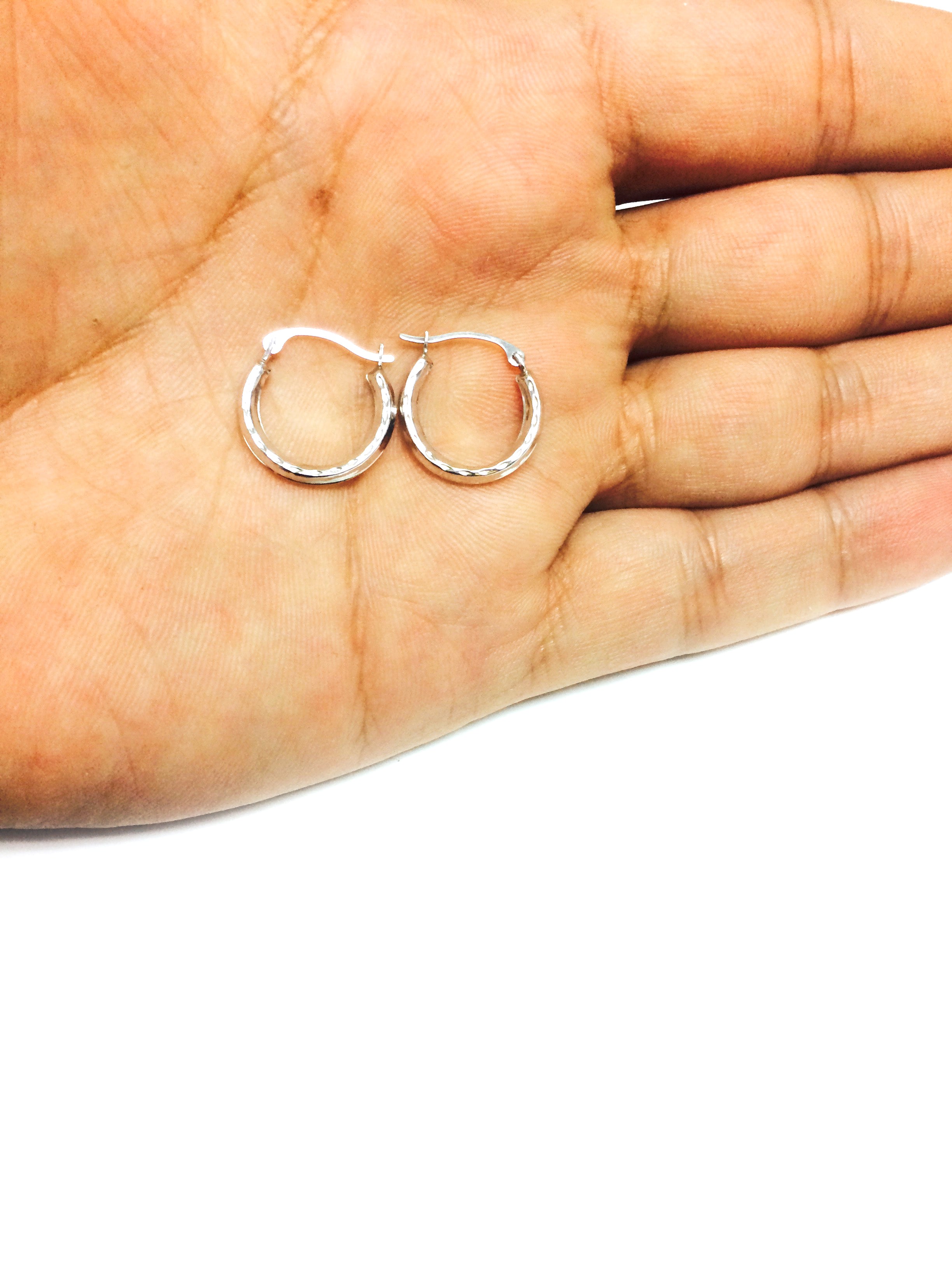 10 k vitguld glänsande diamantslipade runda bågeörhängen, diameter 15 mm fina designersmycken för män och kvinnor