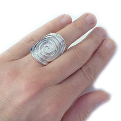 Grekisk Spira Eternity Mönster Ring i Rhodiumpläterad Sterling Silver fina designersmycken för män och kvinnor