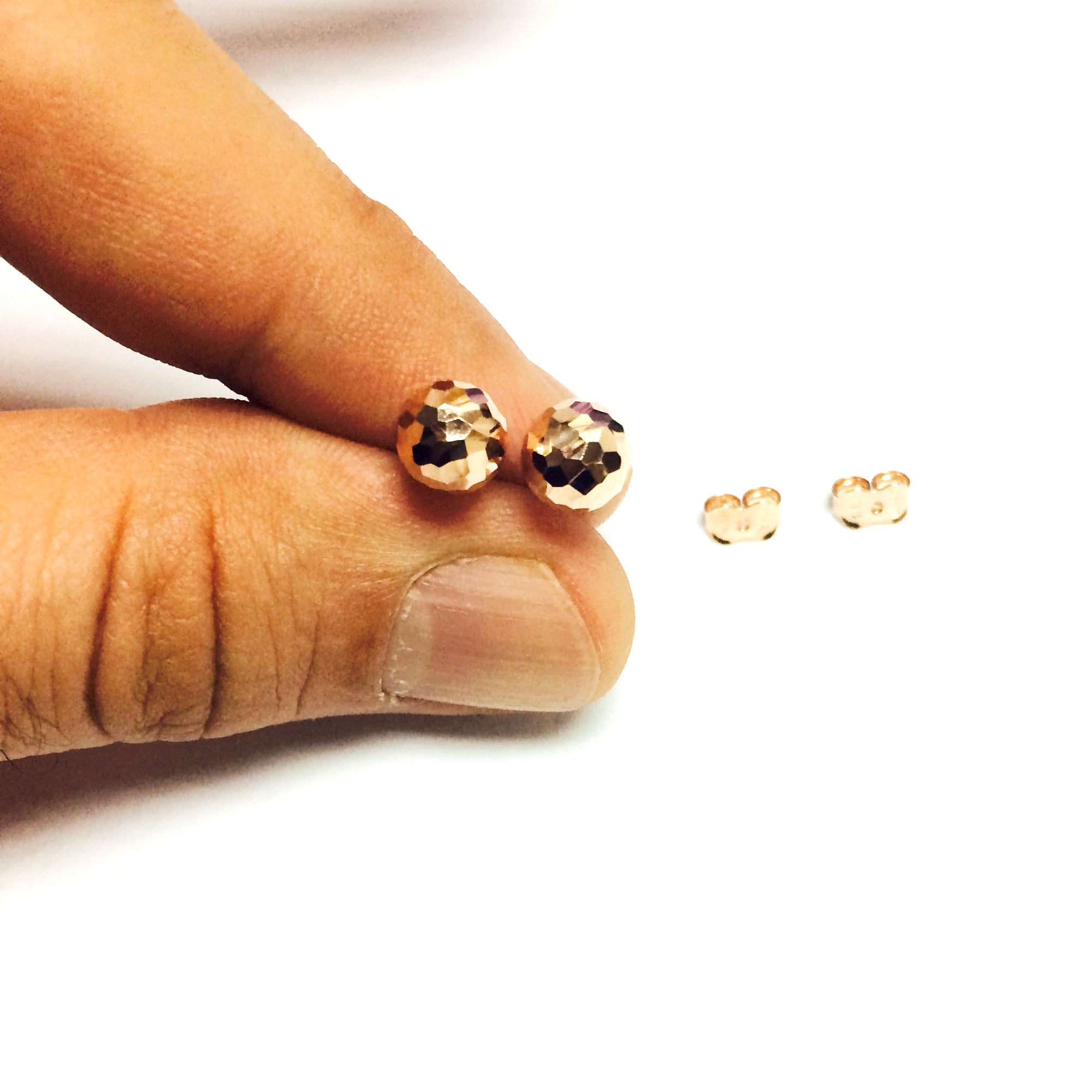 Boucles d'oreilles à tige en or 14 carats avec finition martelée, bijoux de créateur fins de 7 mm pour hommes et femmes