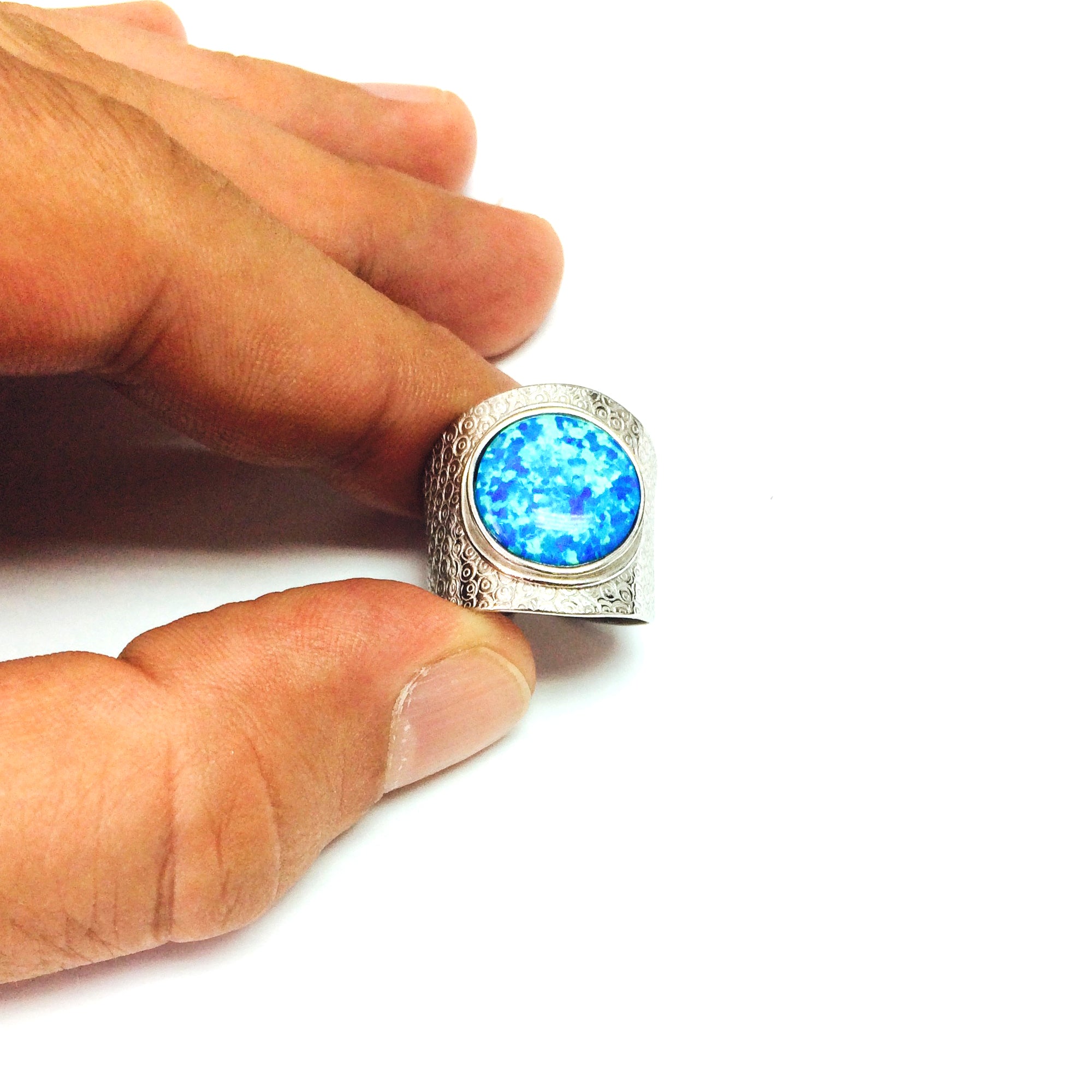 Ring aus rhodiniertem synthetischem blauem Opal aus Sterlingsilber, Größe 6, feiner Designerschmuck für Männer und Frauen