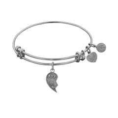 Brazalete tipo brazalete BFF Angelica con medio corazón derecho de latón con acabado punteado, joyería fina de diseño de 7,25 "para hombres y mujeres