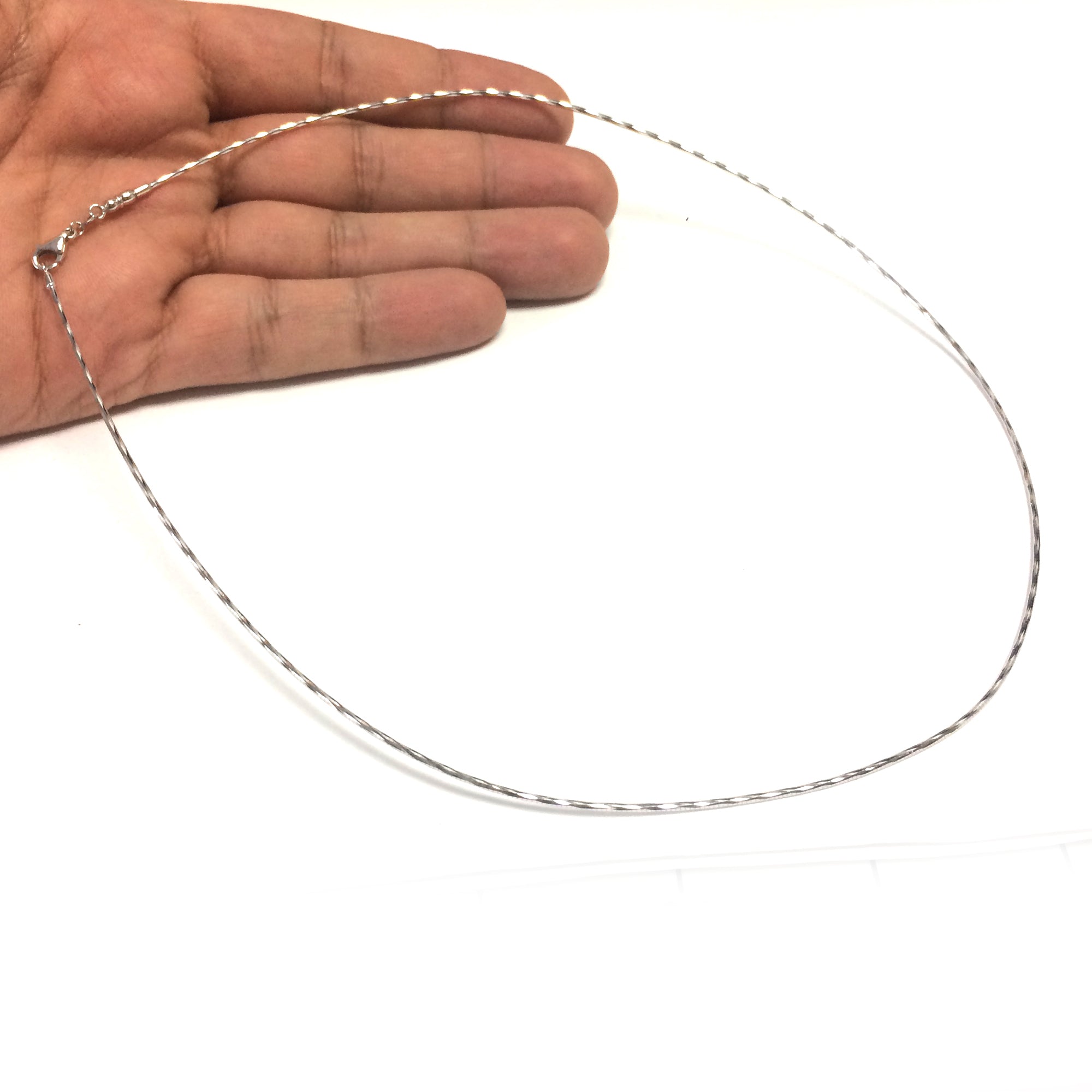 Diamantskåret Omega-kædehalskæde med skruelås i 14k hvidguld, 1,5 mm fine designersmykker til mænd og kvinder